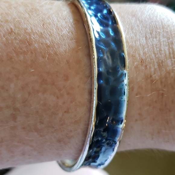 Silvertone and blue enamel bracelet - Picture 4 of 4